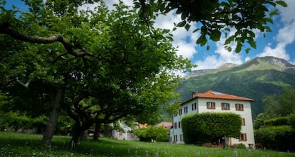 Villa Perale- Apartment in villa with park on the slopes of the Dolomites
