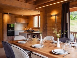 A wooden interior with a dining table set for four, surrounded by chairs. - 4★ Chalet, 8 pers, cozy, near slopes, La Clusaz (La Clusaz)