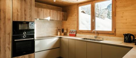 Kühlschrank, Mikrowelle, Ofen, Geschirrspüler