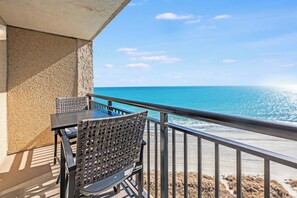 Property grounds - Beach Cove condo with balcony & beach access (North Myrtle Beach)