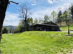Exterior - Lovely cabin on 136acre, 13 Miles from North Asheville.  6 miles from BR Parkway (Weaverville)