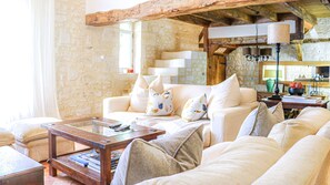 TV, fireplace, DVD player, books