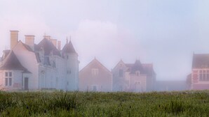 A row of historic buildings with varied architectural styles, including a prominent castle-like structure. - Loire Valley year-round country loft near Chinon (Assay)