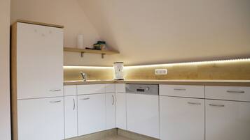 Kühlschrank, Ofen, Herdplatte, Geschirrspüler