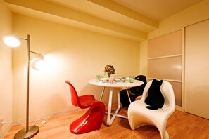 Apartamento superior, no fumadores (with Parking, 702) | Servicio de comidas en la habitación