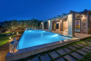 UppvÀrmd pool