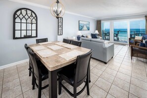 Dining - Sea Oats 602 Gulf front condo (Fort Walton Beach)