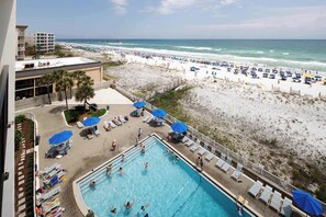 Lämmitetty uima-allas