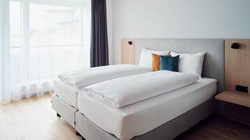 In-room safe, desk, free WiFi