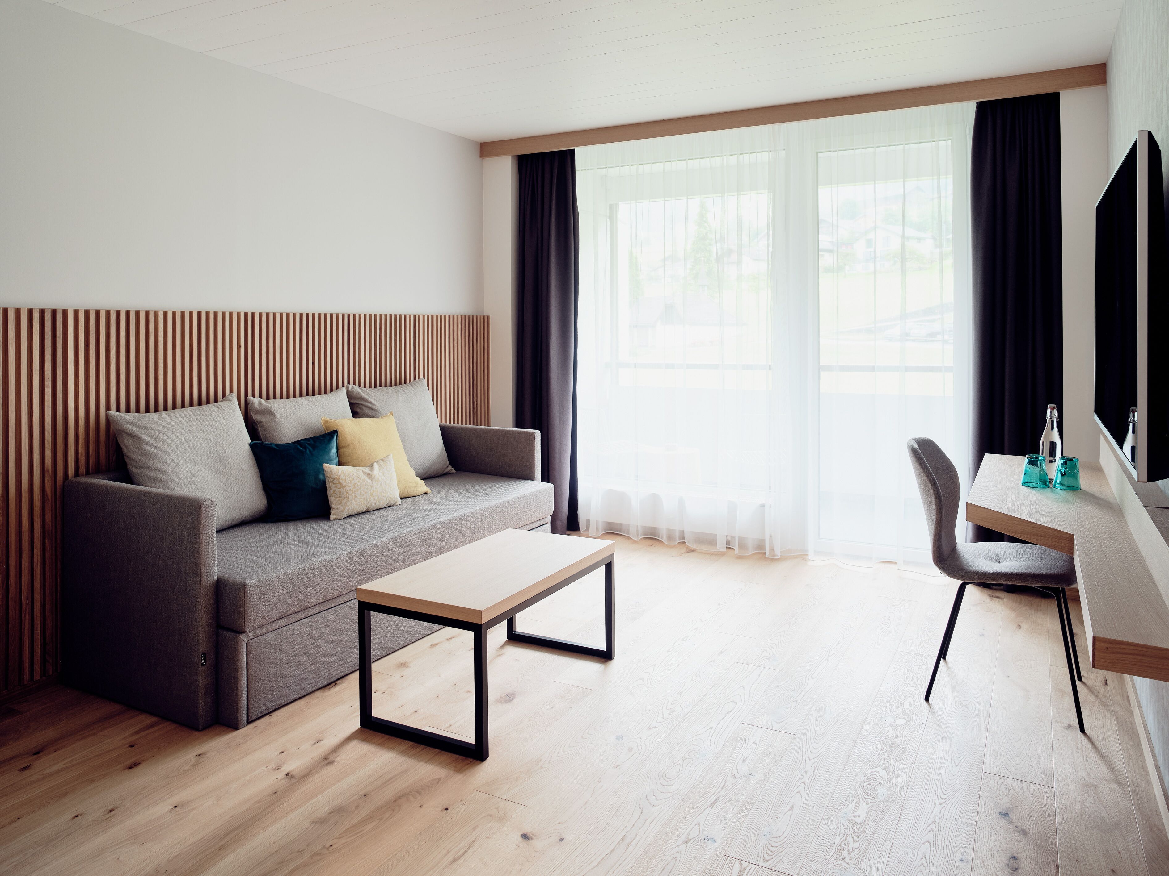 grand studio suite | living area | flat-screen tv