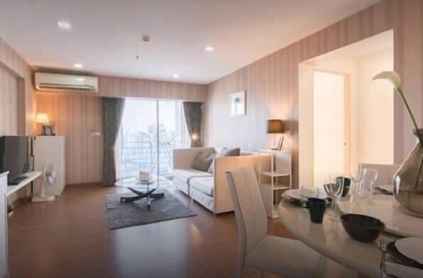 Deluxe Condo | 2 bedrooms, premium bedding, Select Comfort beds, individually decorated