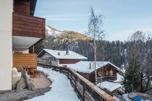 Cosy Apartment “Ulrica” with Mountain View, Wi-Fi, Balcony & Terrace