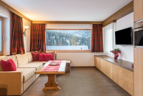 Cosy Apartment “Alexandra” with Mountain View, Wi-Fi, Balcony & Terrace