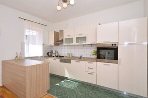 Kühlschrank, Ofen, Herdplatte, Geschirrspüler