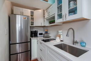 Fridge, microwave, stovetop, coffee/tea maker