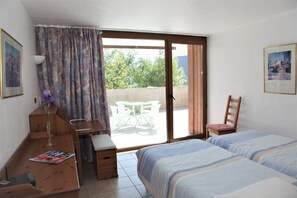 1 chambre, fer et planche à repasser, accès Internet, draps fournis