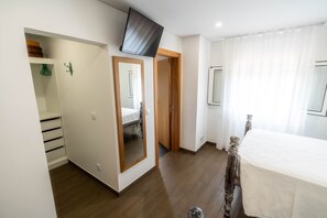 3 chambres, fer et planche à repasser, lit parapluie, Wi-Fi gratuit