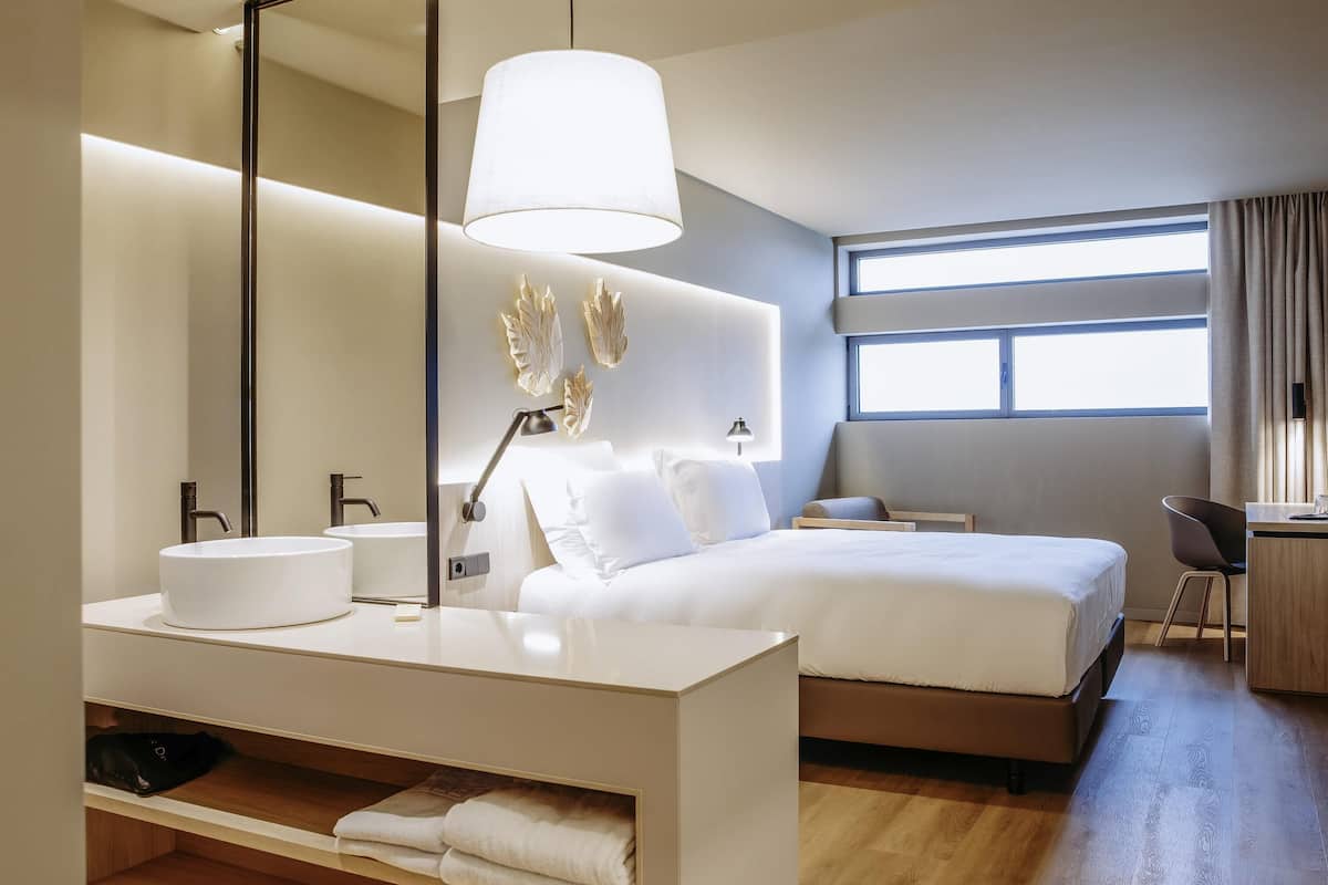 Minibar, in-room safe, desk, laptop workspace