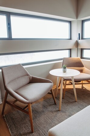Privilege, Room, 1 King Bed | Minibar, in-room safe, desk, laptop workspace - Mercure Fátima (Ourem)