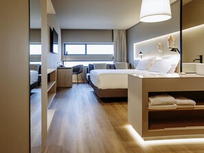 Minibar, in-room safe, desk, laptop workspace - Mercure Fátima (Ourem)