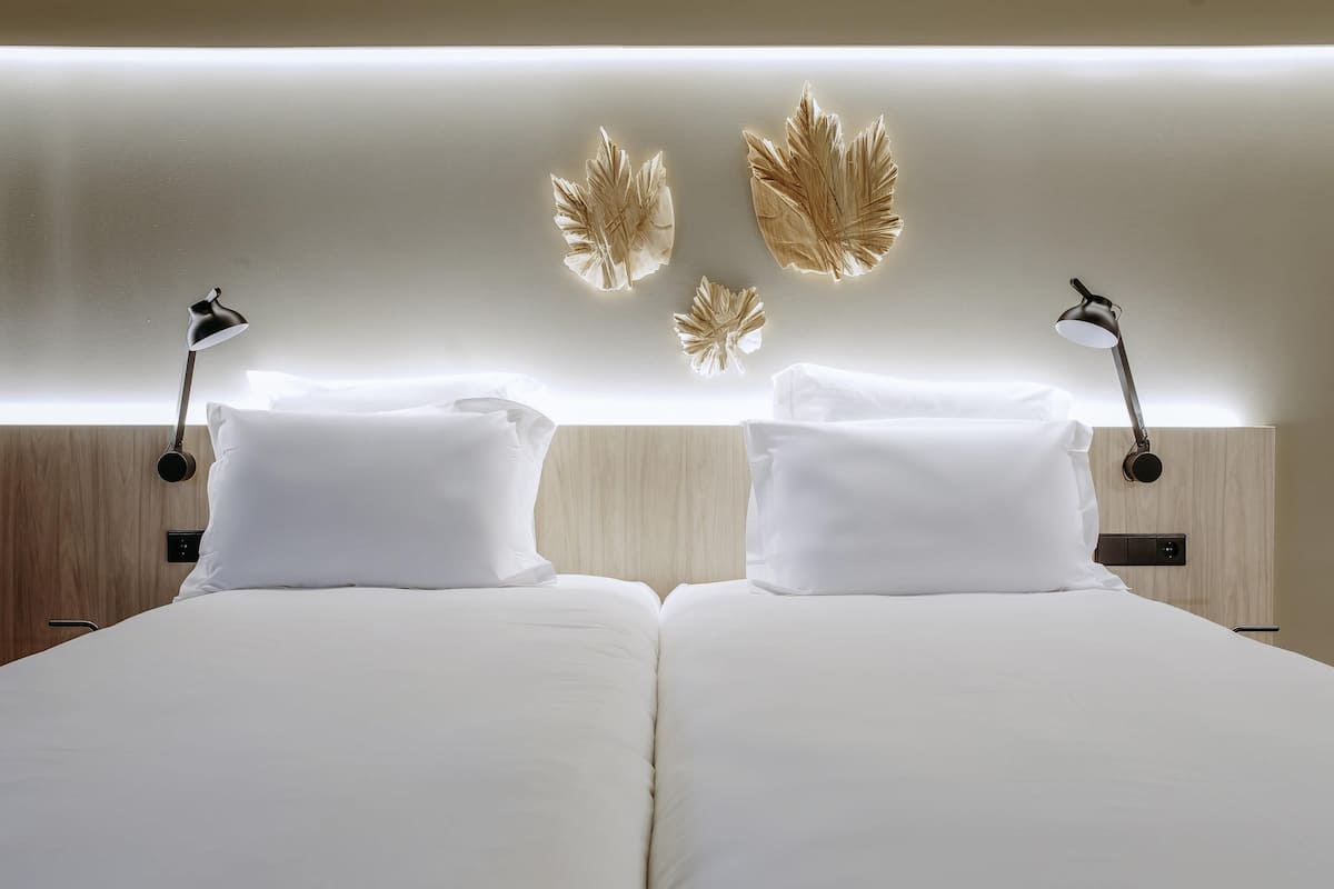 Superior Twin Room, 2 Twin Beds | Minibar, in-room safe, desk, laptop workspace