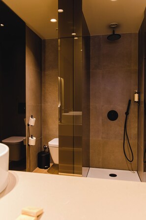 Privilege, Room, 1 King Bed | Bathroom | Shower, rainfall showerhead, eco-friendly toiletries, hair dryer