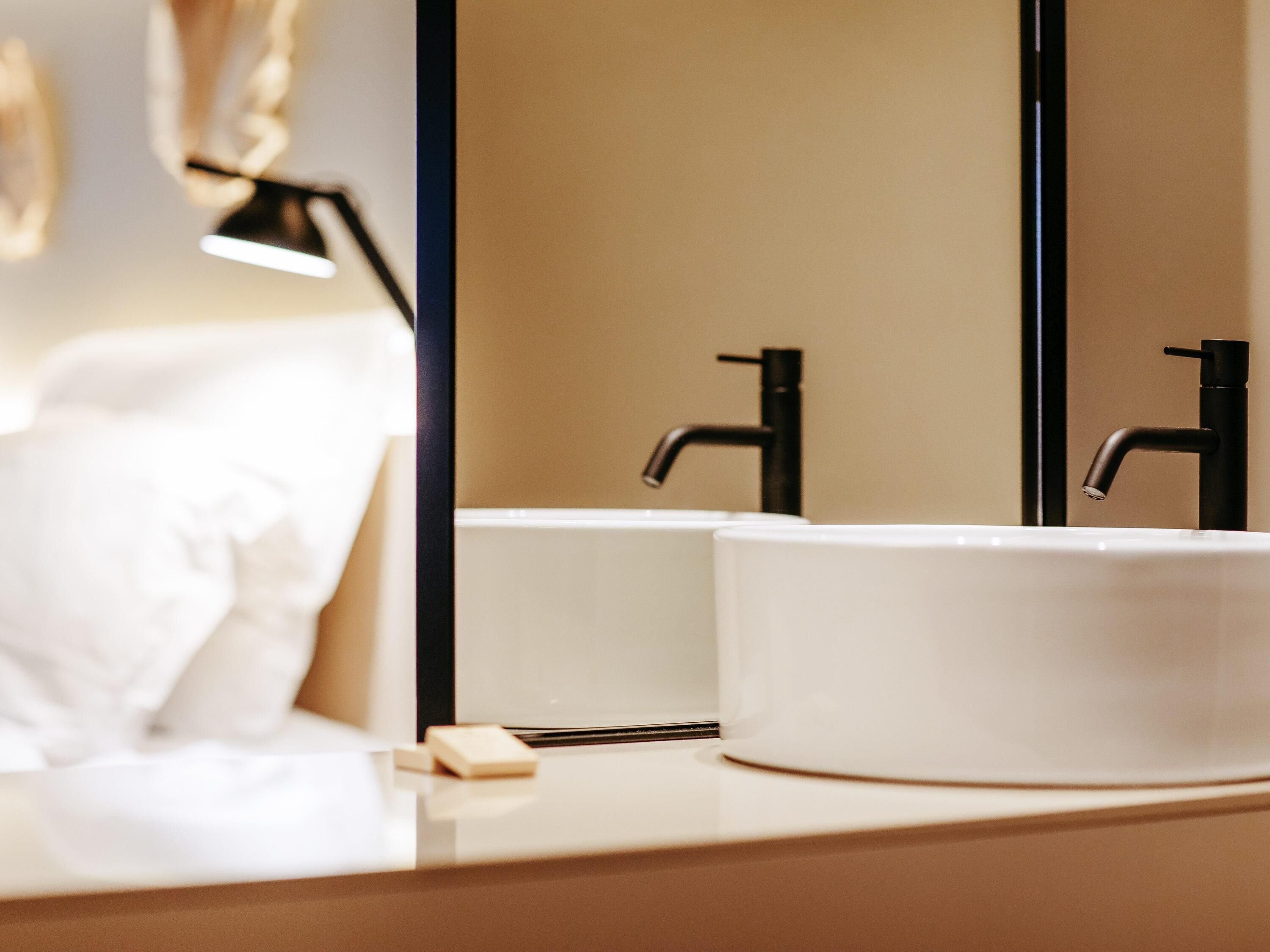 Chambre supérieure, 1 très grand lit | Minibar, coffre-fort pour ordinateur portable, bureau