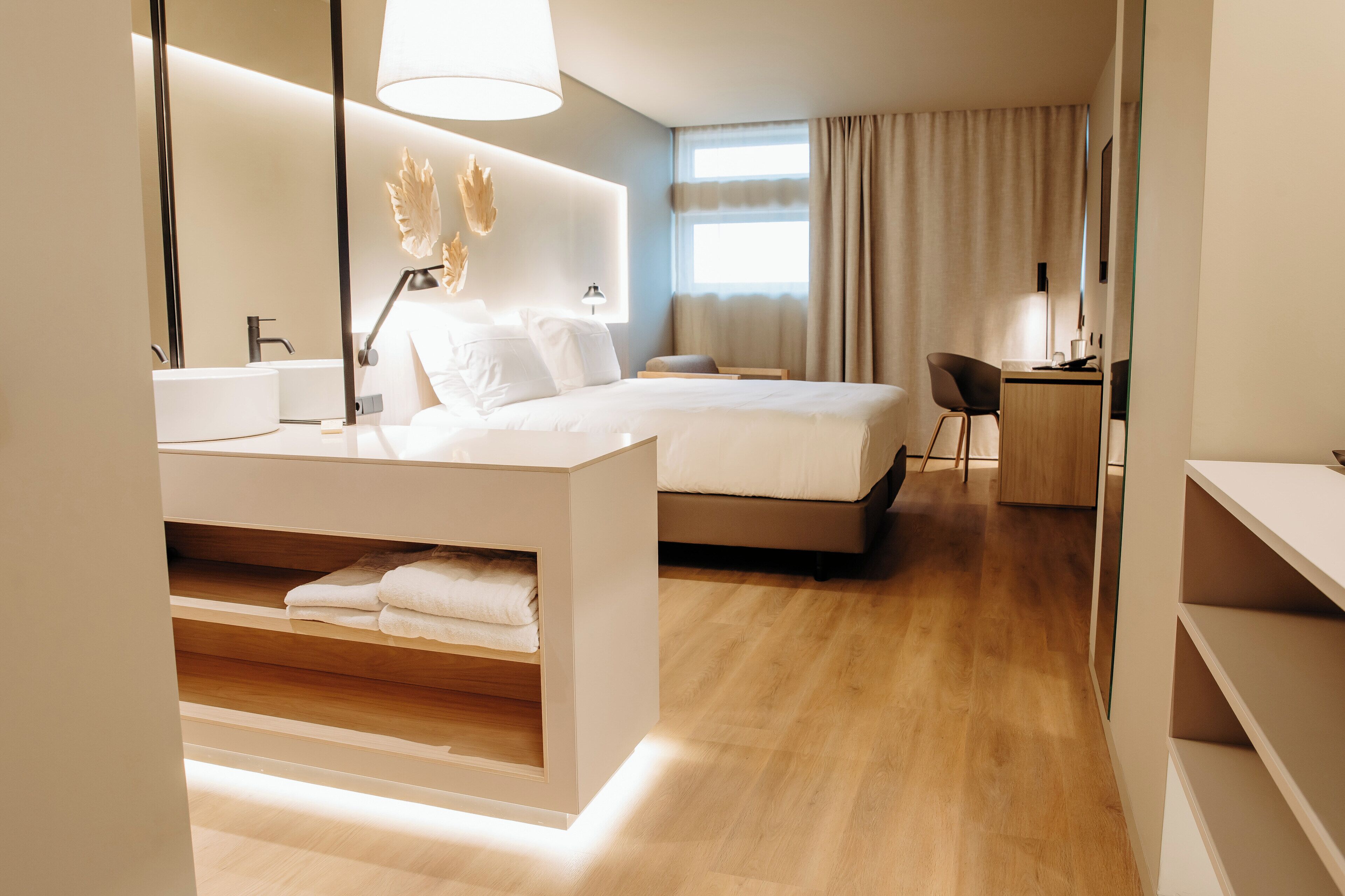 superior room, 1 king bed | minibar, in-room safe, desk, laptop workspace