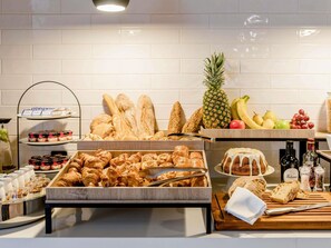 Daily buffet breakfast for a fee - Mercure Fátima (Ourem)