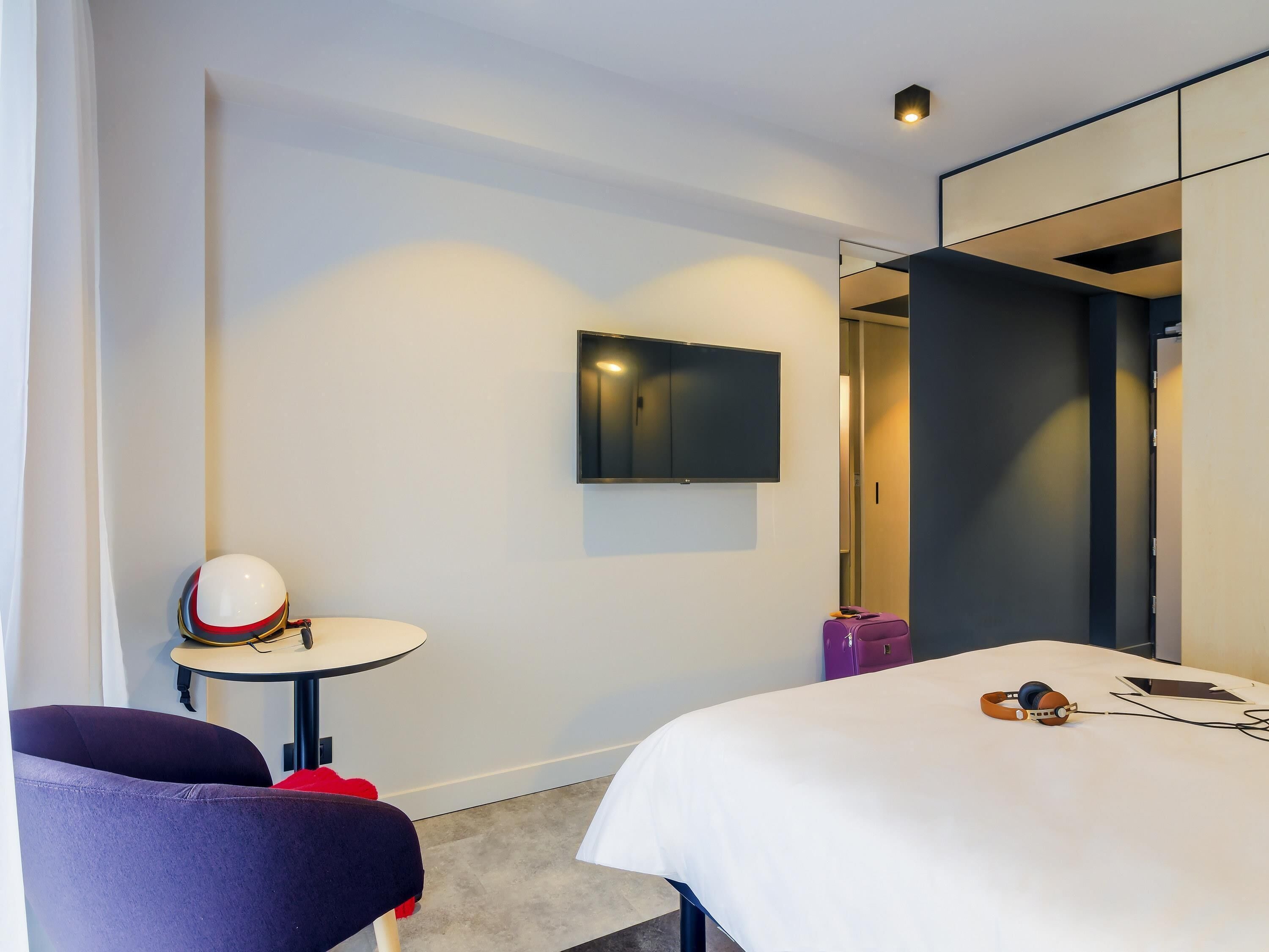 Habitació estàndard, 1 llit doble | Minibar, caixa forta a l'habitació, escriptori i cortines opaques 