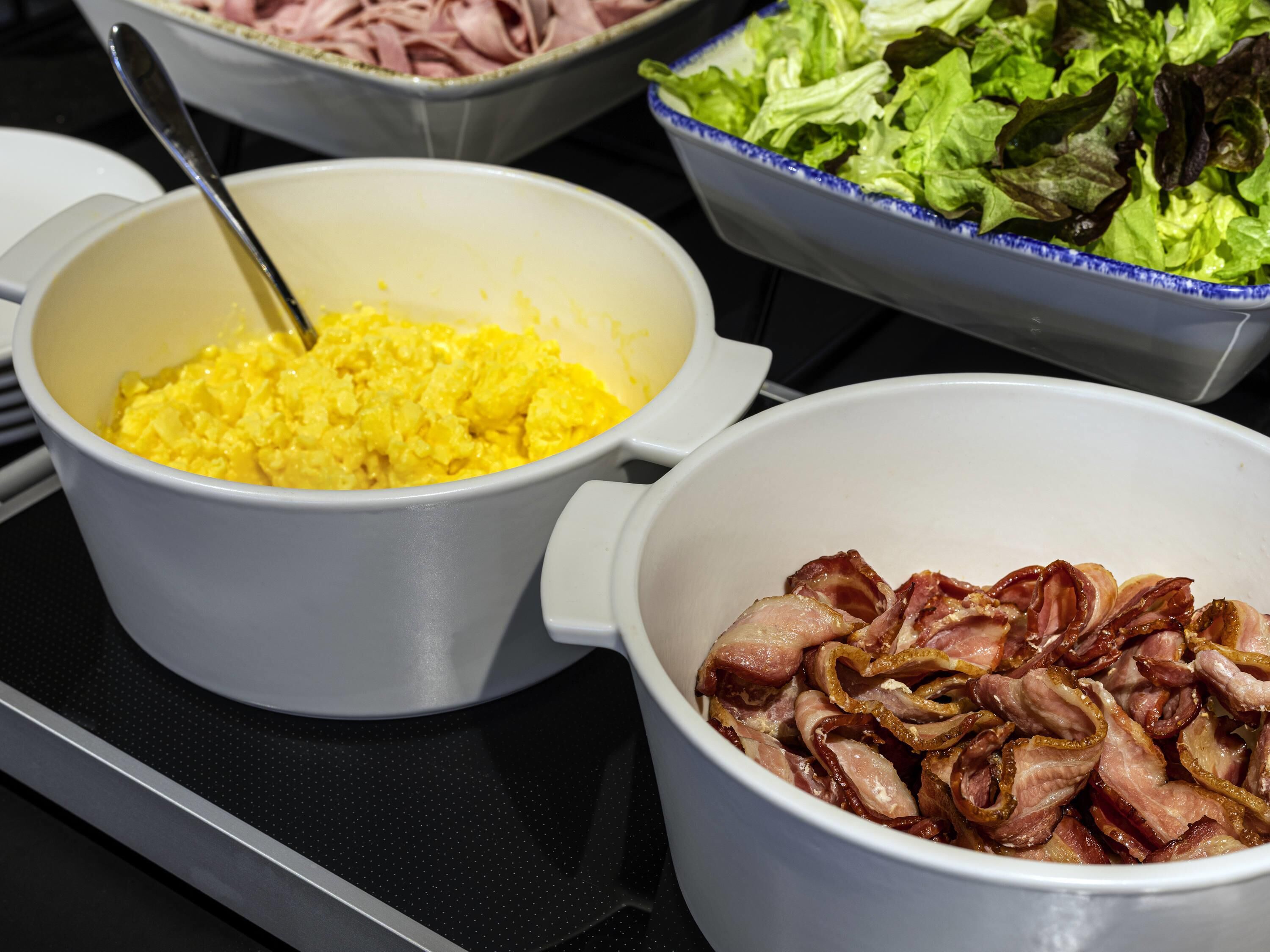 daily buffet breakfast (ron 55 per person)