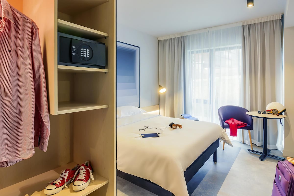 Minibar, in-room safe, desk, blackout drapes