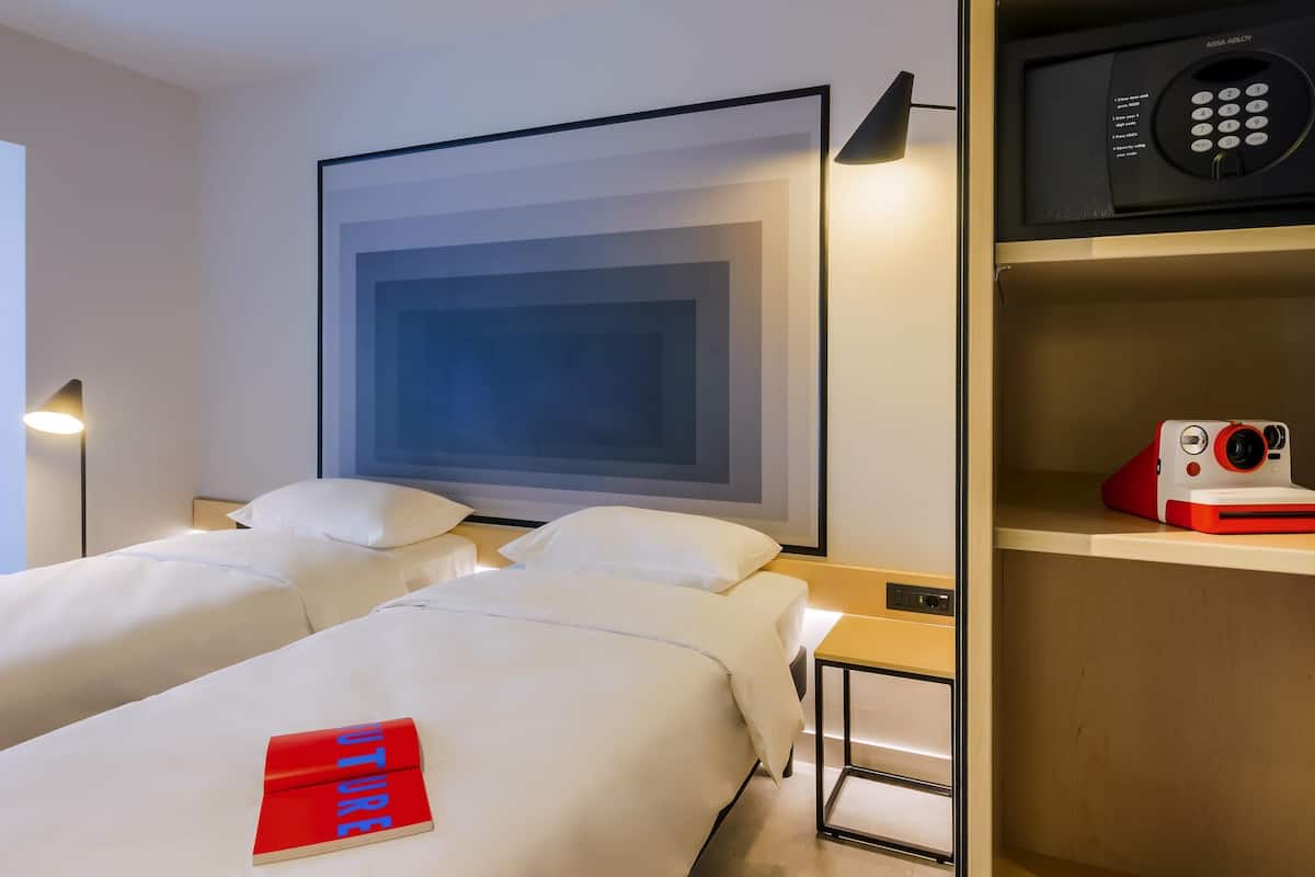 Standard Room, 2 Twin Beds | Minibar, in-room safe, desk, blackout drapes