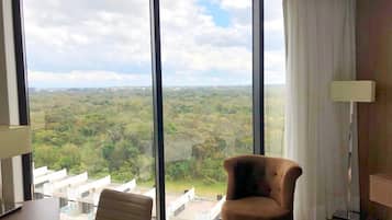 Swiss, Quarto, 1 cama King, vista para o vale | Roupas de cama premium, edredons de pluma, frigobar, cofres nos quartos