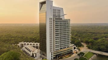 المنشأة من الخارج