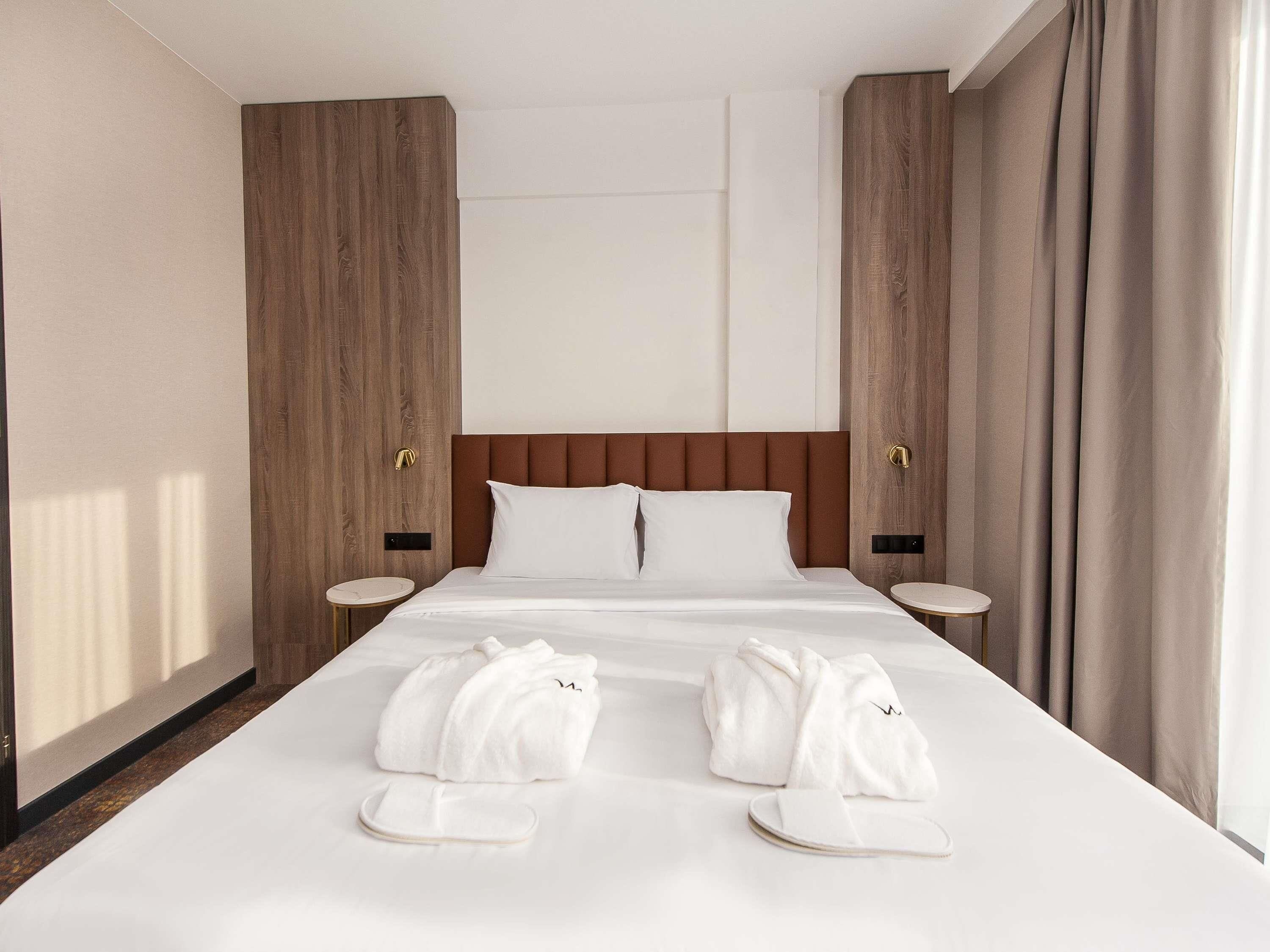 Minibar, bureau, espace de travail pour ordinateur portable