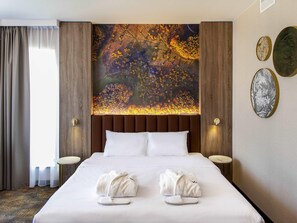 Minibar, desk, laptop workspace, soundproofing