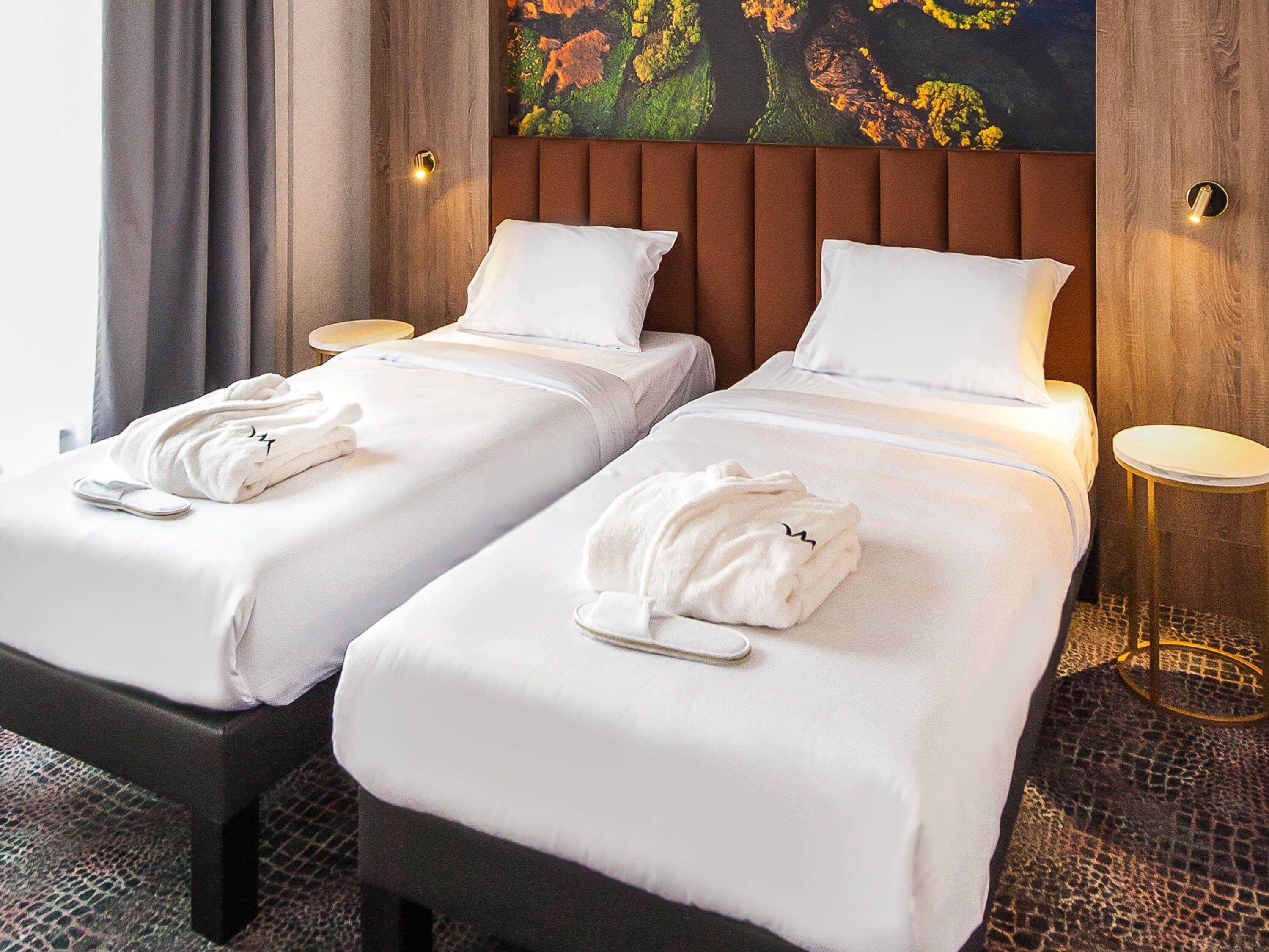 Privilege, Habitación, varias camas | Minibar, escritorio, espacio para trabajar con un portátil