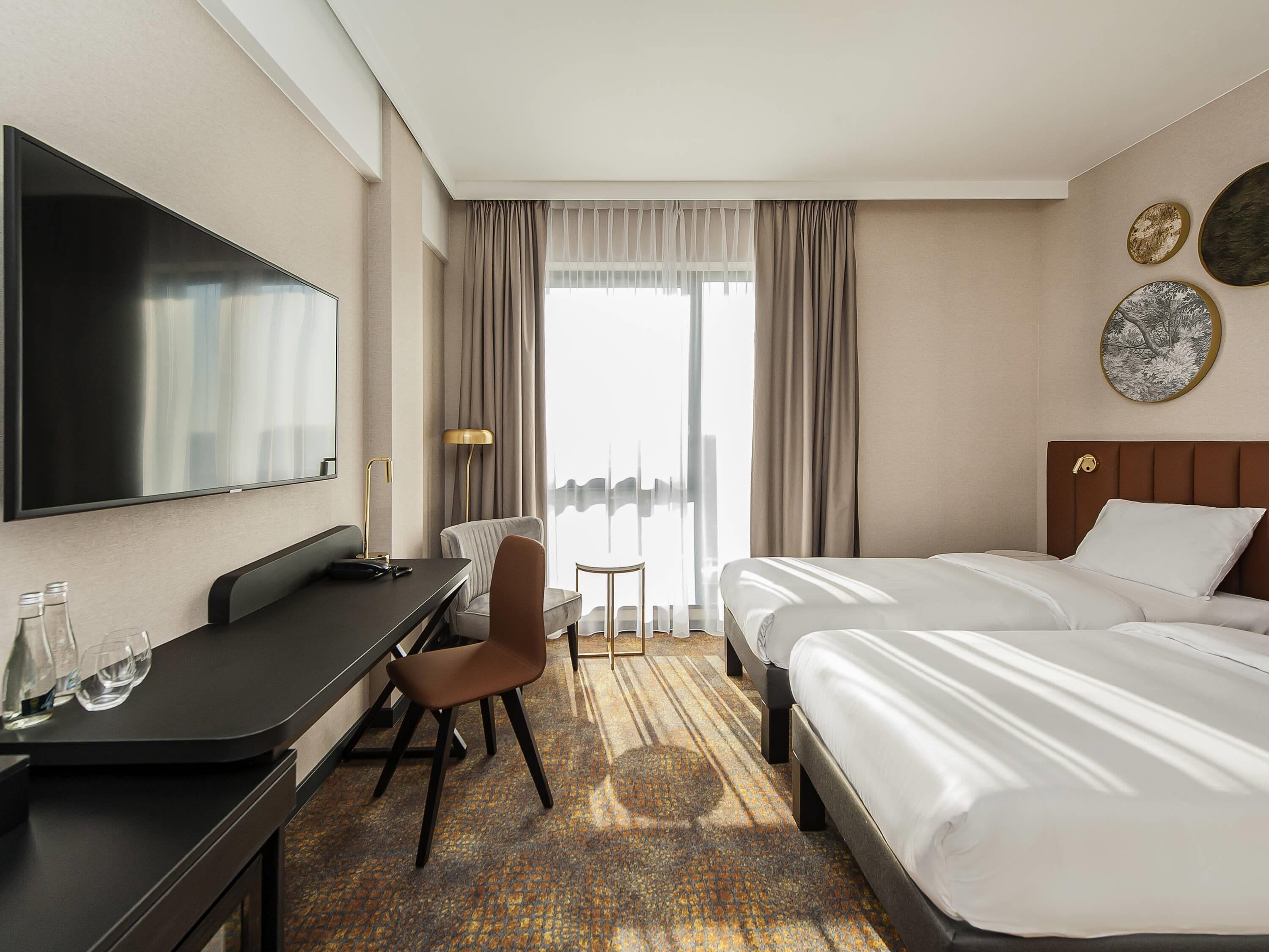 Superior Twin Room, 2 Twin Beds | Minibar, desk, laptop workspace, soundproofing