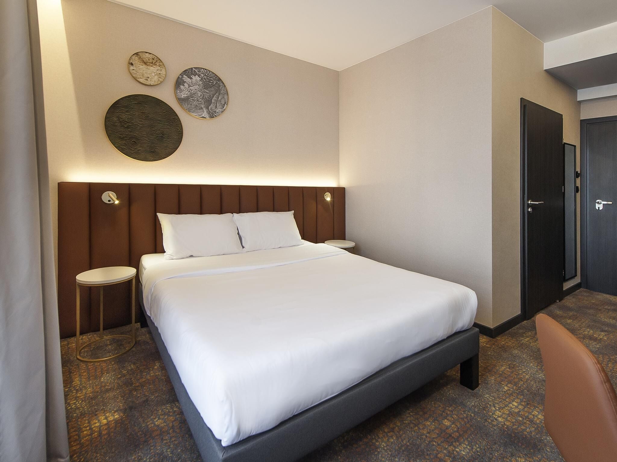 Standard Room, 1 Double Bed | Minibar, desk, laptop workspace, soundproofing