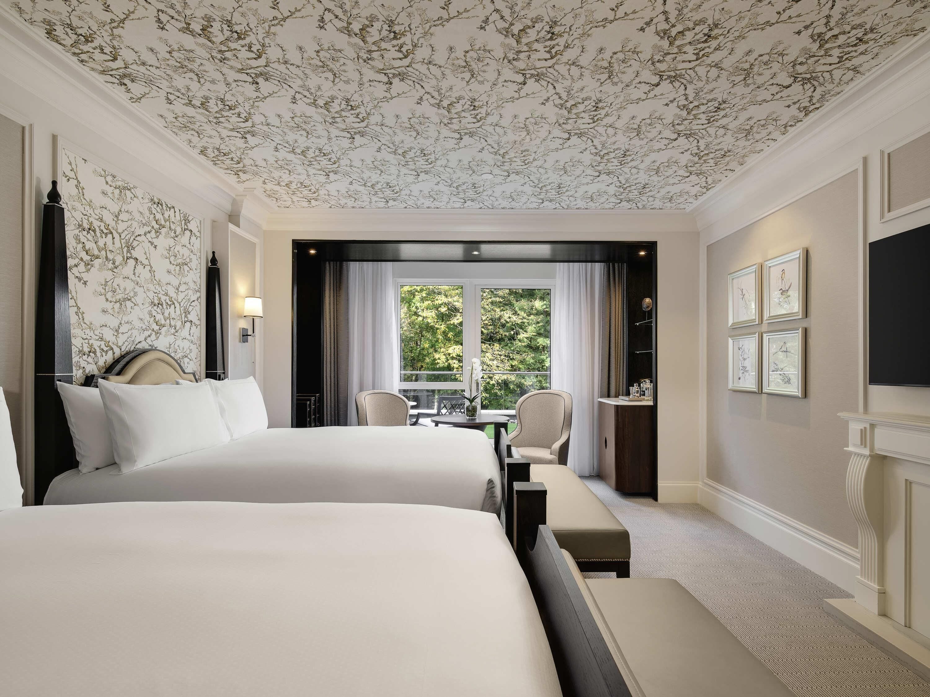 Deluxe-Doppelzimmer, 2 Queen-Betten, Balkon | Allergikerbettwaren, Minibar, Schreibtisch, schallisolierte Zimmer