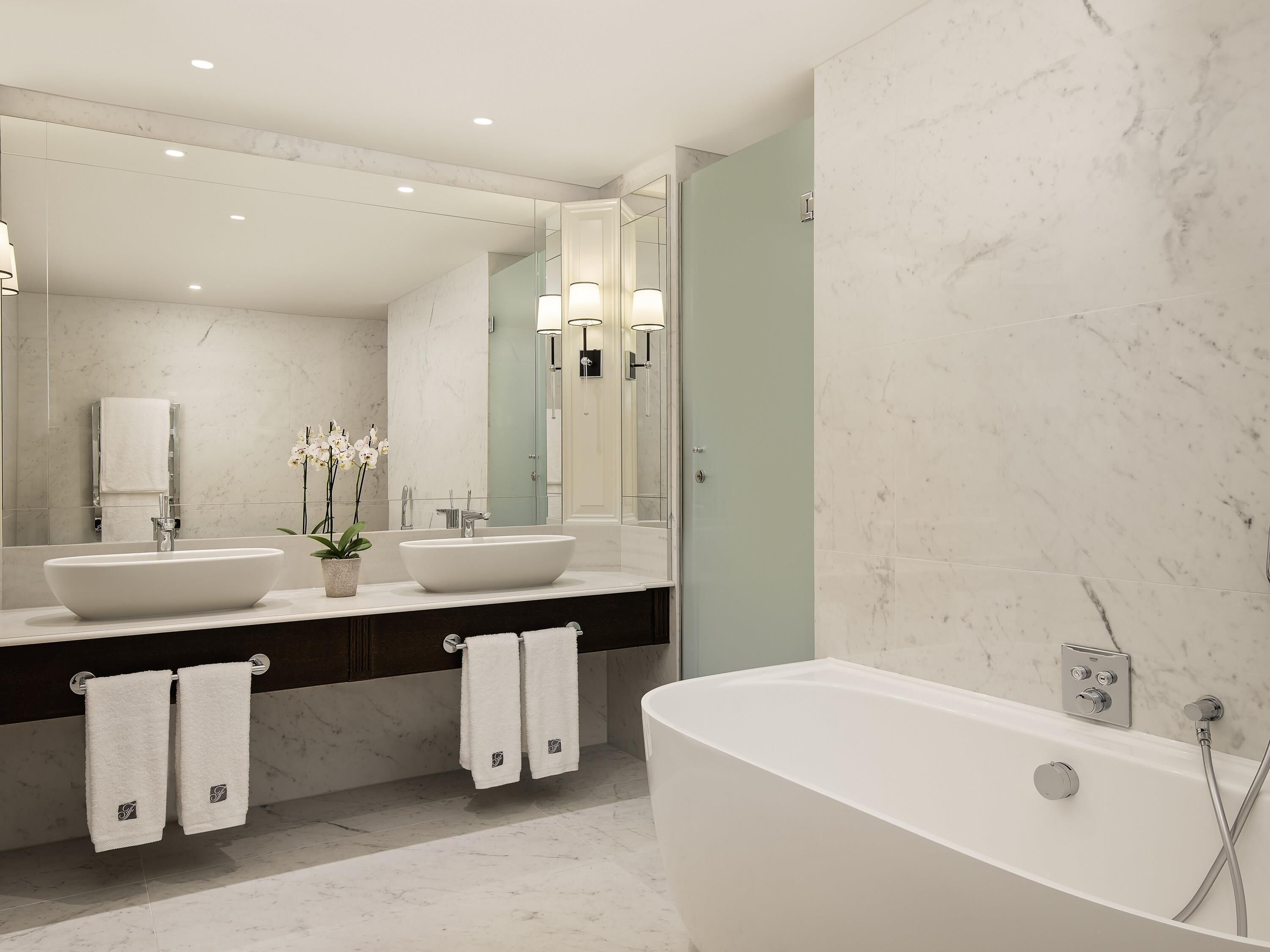 Literie hypoallergénique, minibar, bureau, chambres insonorisées