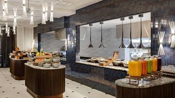 Petit déjeuner anglais (26 GBP par personne)