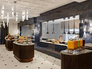 Petit déjeuner anglais (26 GBP par personne)