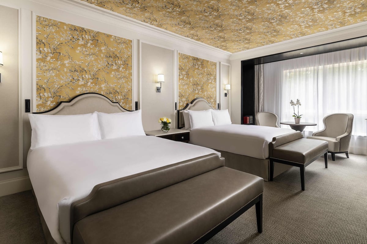 Deluxe Room, 2 Katil Kelamin (Double) | Peralatan tempat tidur hipoalergenik, bar mini, meja, kalis bunyi 