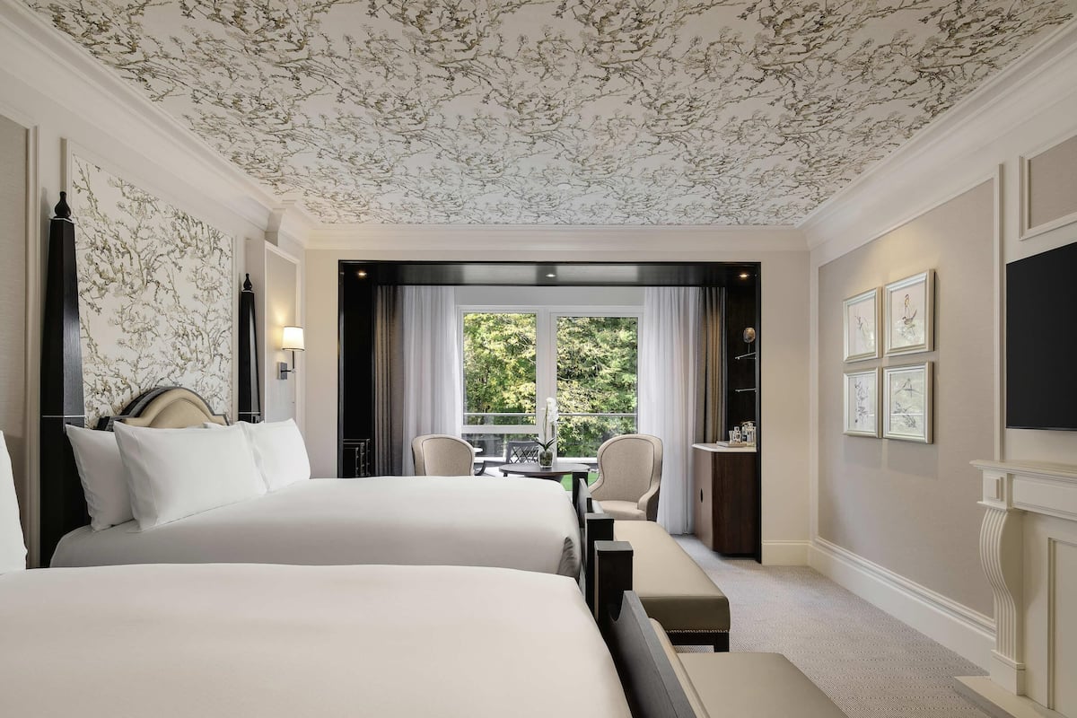 Habitación Deluxe doble, 2 camas de matrimonio, balcón | Ropa de cama hipoalergénica, minibar, escritorio