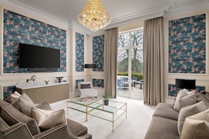 Fairmont, Sviitti, 1 makuuhuone, terassi | Oleskelualue | Taulutelevisio