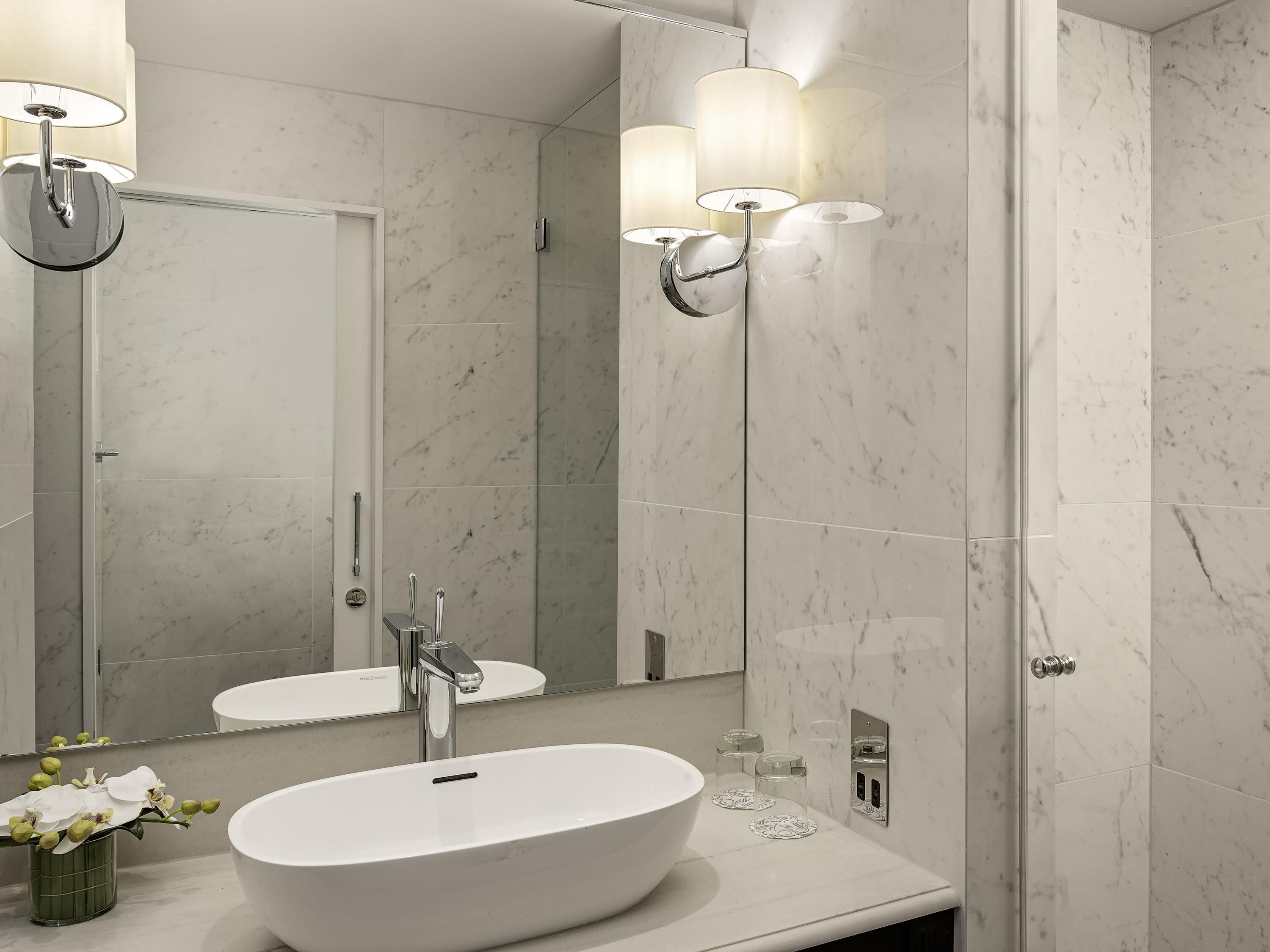 Literie hypoallergénique, minibar, bureau, chambres insonorisées