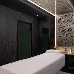 Couples treatment room(s), sauna, hot tub, steam room