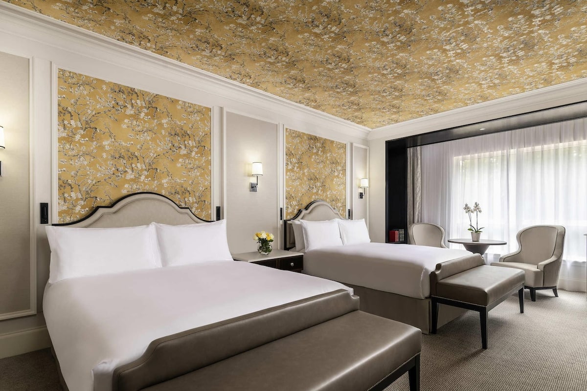 Deluxe Room, 2 Double Beds | Hypo-allergenic bedding, minibar, desk, soundproofing
